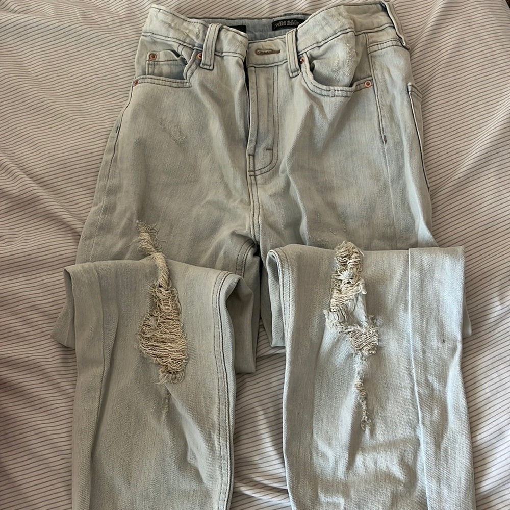 WOMENS DISTRESSED JEANS SIZE 0